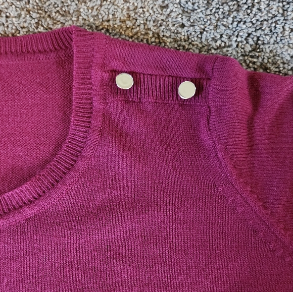4/$20 Sweater. Size large. 4/$25 - Picture 4 of 5